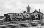 Lokparade im KBE-Bw Brühl-Vochem mit Lok 85 (Baujahr 1940), dahinter Lok 51 (Baujahr 1918) und rechts Lok 96 (Baujahr 1936). (14.07.1960) <i>Foto: Jacques H. Renaud</i>