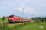 218 239 hat mit RE 31498 (Augsburg - Mittenwald) soeben den Bahnhof Huglfing südlich von Weilheim in Oberbayern verlassen. (29.05.2005) <i>Foto: Stefan von Lossow</i>