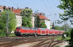 218 404 hat mit einer unbekannten Schwesterlok vor RB 27056 aus Mühldorf (Obb) ihr Ziel in München erreicht. (11.05.2006) <i>Foto: Stefan von Lossow</i>