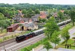 012 104 trifft mit DPE 74202 aus Bad Zwischenahn in Westerstede-Ocholt ein. Der Lokschuppen gehört zum 1991 gegründeten Verein "Museumseisenbahn Ammerland Saterland", der auf der ehemaligen Nebenbahn nach Cloppenburg (heute nur noch bis Sedelsberg) eine Museumsbahn betreibt. (29.05.2025) <i>Foto: Joachim Schmidt</i>