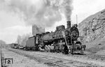 FD20-2714 ist mit ihrem Fotogüterzug zur Überholung in den Bahnhof Samtschynzi eingefahren. Die Lok war beim Depo Chrystyniwka stationiert und wurde dort für Sonderfahrten vorgehalten.  (18.04.1997) <i>Foto: Ulrich Tack</i>