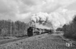 P36-0050 mit einem Sonderzug bei Rychalska im Streckenabschnitt Korosten—Nowohrad-Wolynskyj.  (13.04.1997) <i>Foto: Ulrich Tack</i>