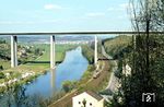 Ein 517 hat soeben die Lahntalbrücke der Autobahn 3 passiert und wird in Kürze den Bahnhof Limburg (Lahn) erreichen. (04.05.1973) <i>Foto: Dieter Junker</i>