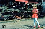 Auch andere Bewunderer interessierten sich für die Dampflok in Hahnstätten. (13.05.1973) <i>Foto: Dieter Junker</i>