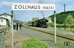 In Zollhaus (Nassau) wurde für die Fans ein kurzer Fotohalt eingelegt und die Zugkreuzung eines entgegenkommenden Zuges abgewartet. (13.05.1973) <i>Foto: Dieter Junker</i>
