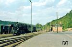 Mit dem Ng 16120 aus Limburg (Lahn) ist 050 042 im Zielbahnhof Kettenbach angekommen. (13.05.1973) <i>Foto: Dieter Junker</i>