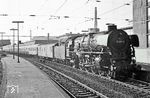 012 064 (Bw Rheine) hat in Münster (Westf) Hbf den D 735 nach Norddeich übernommen. (17.10.1970) <i>Foto: Wolfgang Bügel</i>