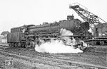 042 310 rückt zum nächsten Einsatz aus dem Bw Rheine aus. (17.10.1970) <i>Foto: Wolfgang Bügel</i>
