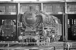 012 066 in kompakter Form aufgenommen mit dem 135 mm-Tele vor dem Schuppen im Bw Rheine. (17.10.1970) <i>Foto: Wolfgang Bügel</i>