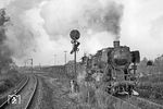 052 923 (Bw Emden) fährt einem Kokszug aus Rheine Rbf. (17.10.1970) <i>Foto: Wolfgang Bügel</i>