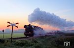 Regelmäßig organisiert die Veluwsche Stoomtrein Maatschappij (VSM), eine Museumseisenbahn in Beekbergen/NL, das größte Dampfzug-Festival in den Niederlanden unter dem Namen "Terug naar Toen" (Zurück nach Damals). Zum Einsatz kommen dort auch eine Vielzahl ehemals deutscher Lokomotiven, wie hier 44 1593 (Societé Alsacienne de Constructions Mécaniques [Grafenstaden], Baujahr 1943), aufgenommen bei Lieren, östlich von Beekbergen. (05.09.2010) <i>Foto: Klaus D. Holzborn</i>
