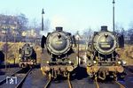 Samstagsruhe im Bw Wuppertal-Vohwinkel mit den dort beheimateten 44 488 und 50 2188. Links steht 50 2573. (20.01.1968) <i>Foto: Klaus D. Holzborn</i>