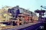 44 1318 mit einem Behelfs-Nummernschild an der Bekohlungsanlage im Heimat-Bw Wuppertal-Vohwinkel. (20.01.1968) <i>Foto: Klaus D. Holzborn</i>