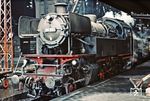 66 001 vom Bw Frankfurt/M-1 vor einem Personenzug in Frankfurt/M Hpbf. (13.09.1957) <i>Foto: Manfred van Kampen</i>