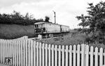 Eine Triebwagen-Einheit VS 145 + VT 137 fährt in den Bahnhof Hohenstein (Ostpr) an der Eisenbahnstrecke Allenstein—Neidenburg ein.  (31.07.1939) <i>Foto: Kurt Herbener, Slg. W. Löckel</i>