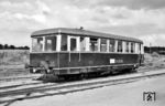 Triebwagen "822 Schwerin" vom Bw Lübeck im Bahnhof Swinemünde Hbf. Als Sonderzug Kiel – Swinemünde hatte es ihn auf die Insel Usedom verschlagen. Der ehemalige VT 12 der Lübeck-Büchener Eisenbahn (Uerdingen, Baujahr 1936) wurde am 01.04.1938 in den Fahrzeugpark der RBD Schwerin eingereiht und 1941 an die Prenzlauer Kreisbahnen verkauft.  (29.07.1939) <i>Foto: Kurt Herbener, Slg. W. Löckel</i>