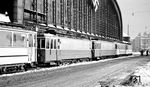 Straßenbahnwagen vor dem Hamburger Hauptbahnhof. (12.02.1940) <i>Foto: Kurt Herbener, Slg. W. Löckel</i>