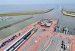 012 104 im Bahnhof Norddeich Mole mit Fähranschluss zu den Inseln Juist und Norderney. (31.05.2025) <i>Foto: Joachim Schmidt</i>