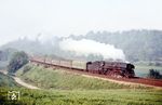 01 1512 (Bw Güsten/Est. Staßfurt) beschleunigt den P 3222 nach Wittenberg aus dem Bahnhof Sandersleben heraus in Richtung Güsten. Gleich wird ihr hier der P 3223 mit 41 1062 entgegenkommen. (01.06.1982) <i>Foto: Thomas Fischer</i>