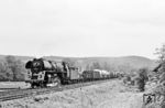 Die am 29.02.1984 wieder auf Rostfeuerung umgebaute 01 1531 bespannte am 17.06.1984 einen Sonder-Güterzug von Saalfeld (Saale) nach Camburg, der hier bei Großeutersdorf in Richtung Jena am Fotografen vorbeirollt. (17.06.1984) <i>Foto: Thomas Fischer</i>