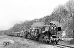 52 8021 (Bw Wustermark) und 52 6666 (Bw Berlin-Schöneweide) mit einem Sonderzug bei Wittmannsdorf (Niederlausitz). (09.05.1987) <i>Foto: Thomas Fischer</i>