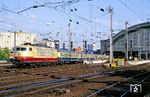 103 240 mit IC 630 "Theodor Storm" (Westerland/Sylt - Hamburg-Altona - Dortmund - Köln - Frankfurt/M) in Köln Hbf. (27.05.1990) <i>Foto: Joachim Bügel</i>