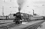 01 1094 fährt mit dem D 939 (Köln - Aalborg) aus Bremen Hbf. (01.04.1968) <i>Foto: Robin Fell</i>