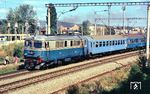 Eine Diesellok der Reihe 60 verlässt mit Zug A1833 nach Timisoara den Bahnhof Cluj-Napoca. (08.09.1998) <i>Foto: Siegfried Graßmann</i>