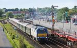 Wegen fehlender Drehmöglichkeiten der Dampflok in Westerland (Sylt) beförderte DE 2700-07 den Sonderzug zurück nach Hamburg. 012 066 blieb nur der undankbare Platz am Zugende. (23.05.2009) <i>Foto: Joachim Schmidt</i>