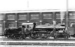 13 001 (Zweitbesetzung) war die ehemalige Lok 7 der LBE. Ausführliche Lokbeschreibungen sind bei den Bild-Nrn. 33320, 33488 und 79842 zu finden. Das Bild zeigt die Lok nach einer Hauptuntersuchung im RAW Stendal, fotogen vor der imposanten Lokrichthalle aufgestellt. (12.09.1940) <i>Foto: RVM-Filmstelle Berlin (Maey)</i>