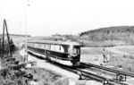 SVT 137 273 der DDR-Reichsbahn ist als TS 55 "Vindobona" (Wien - Berlin) bei Eggenburg in Niederösterreich unterwegs. 'Vindobona' ist übrigens der lateinische Name für Wien. (10.03.1957) <i>Foto: Fritz Domesle</i>