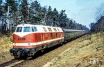 118 154 (Bw Cottbus) mit einem Schnellzug von Berlin nach Cottbus bei Brand (Niederlausitz). (04.1975) <i>Foto: Karsten Risch</i>