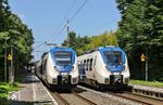Im Haltepunkt Haan begegnen einander NX 860 als RB 17345 nach Köln Hbf und NX 151 als RB 17340 nach Wuppertal-Oberbarmen. (11.06.2025) <i>Foto: Joachim Bügel</i>