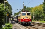 Mit schlappen 282 Minuten Verspätung fuhr 112 268 vor DLr 56716 nach Köln Bbf durch den Haltepunkt Haan. (11.06.2025) <i>Foto: Joachim Bügel</i>