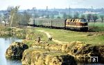 Am ehemaligen Steinbruch von Zschauitz dieselt 118 278 vom Bw Berlin Ostbf auf dem Weg nach Dresden südlich von Großenhain vorbei. (1975) <i>Foto: Karsten Risch</i>