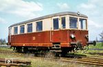 Der 1937 bei der Waggonfabrik Gottfried Lindner AG in Ammendorf bei Halle (Saale) gebaute VT 186 020 (ex T12 der Delitzscher Kleinbahn AG) im Bahnhof Kalbe (Milde).  (04.1974) <i>Foto: Karsten Risch</i>