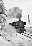 043 131 mit einem Ganzzug auf dem Verbindungsgleis vom Rangierbahnhof zur Strecke nach Münster (Westf) in Höhe des Bw Rheine. (06.01.1971) <i>Foto: Wolfgang Bügel</i>
