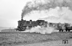 Mit Spitzendruck geht es für 082 040 vor Ng 16902 die Steigung bei Meudt (Westerwald) hinauf. (30.03.1971) <i>Foto: Wolfgang Bügel</i>