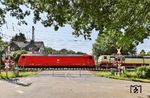 SEL 120 143 mit SEL 181 215 als Tfzf 93191 von Wunstorf zum Sommerfest des DB-Museums in Koblenz-Lützel am Bü Schnittert in Solingen-Ohligs. (12.06.2025) <i>Foto: Joachim Bügel</i>
