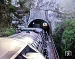 Privater Fotohalt am Sonnenburgtunnel bei Velden mit Blick über 01 1066. In der Ferne ist der Hufstättetunnel (80 m) zu sehen. (13.05.1985) <i>Foto: Joachim Schmidt</i>