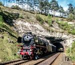 01 1066 mit dem letzten Lastprobezug vor Eröffnung des Nürnberger Dampfzugprogramms am Sonnenburgtunnel bei Velden. (13.05.1985) <i>Foto: Joachim Schmidt</i>