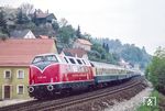 Außerhalb der genehmigten Dampfstrecken von Nürnberg nach Bayreuth bzw. Amberg zogen historischen Diesel- bzw. E-Loks die Sonderzüge im Jubiläumsjahr. V 200 002 ist mit einem Sonderzug aus Hof in Nabburg unterwegs. (07.1985) <i>Foto: Joachim Schmidt</i>