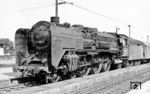 Die mittlerweile offiziell mit EDV-Nummernschildern ausgerüstete 01 2014 in Magdeburg Hbf. Die Lokschilder wurden bei der Reichsbahn zentral über das Bw Karl-Marx-Stadt von der Zentralwerkstatt Pockau-Lengefeld bezogen. Die Ziffern stellte die VEB Berliner Metallguss her. (08.1971) <i>Foto: Wolfgang Kleiber - Sammlung A. Höfig</i>