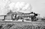 Unmittelbar hinter dem D 393 folgte der D 93 nach Hamburg-Altona mit der kohlegefeuerten Osnabrücker 01 1072. (03.12.1963) <i>Foto: Bernd Kappel</i>