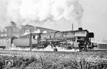 Ausfahrt des D 393 (Köln - Hamburg-Altona) mit 01 1065 in Münster (Westf) Hbf. (20.01.1964) <i>Foto: Bernd Kappel</i>