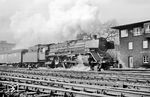 01 009 vom Bw Rheine startet mit dem D 65 nach Norddeich Mole in Münster (Westf) Hbf. Rechts das Stellwerk "Mn". (10.03.1964) <i>Foto: Bernd Kappel</i>