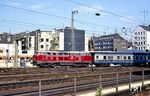 215 136 (Bw Trier) mit E 3621 nach Gerolstein in Köln Hansaring. (26.05.1990) <i>Foto: Joachim Bügel</i>