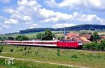 120 117	mit IC 786 "Max Planck" (München - Würzburg - Hannover - Hamburg-Altona - Kiel) in Hohnstedt. (29.05.1990) <i>Foto: Wolfgang Bügel</i>