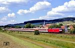 120 150	führt den IC 697 "Nymphenburg" (Hamburg-Altona - Hannover - Frankfurt/M - Stuttgart - München) in Hohnstedt. (29.05.1990) <i>Foto: Wolfgang Bügel</i>