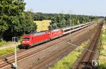 101 068 und 101 135 als 'echte' Doppeltraktion vor dem EC 8 (Zürich Hbf - Hamburg-Altona) bei Leverkusen-Rheindorf. (18.06.2025) <i>Foto: Joachim Bügel</i>